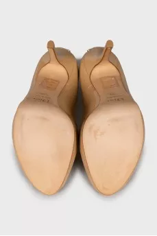 Patent leather high heel shoes