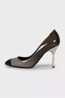Mixed color pumps