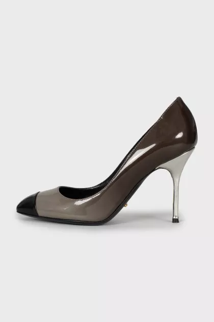 Mixed color pumps
