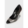 Mixed color pumps