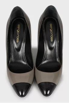 Mixed color pumps