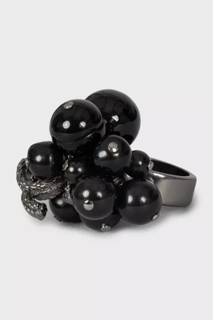 Ring with black beads