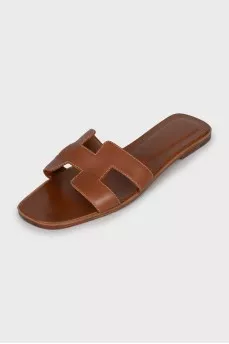 Brown leather Oran flip flops