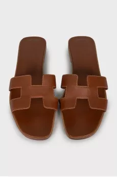 Brown leather Oran flip flops