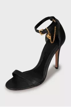 Leather sandals with golden skulls