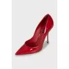 Patent leather pumps with tag