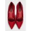Patent leather pumps with tag