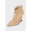Ankle boots with a square back