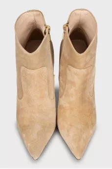 Ankle boots with a square back