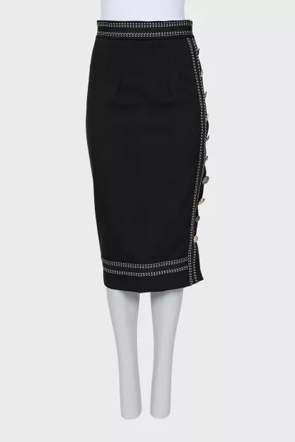 Skirt with accent buttons