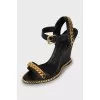 Wedge sandals with gold chain