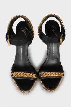 Wedge sandals with gold chain