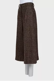 Cropped trousers in a checkered print