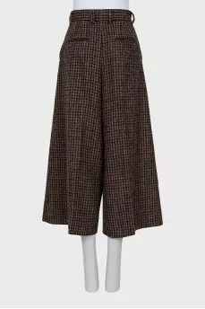 Cropped trousers in a checkered print