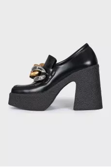 Leather ankle boots with chunky chain