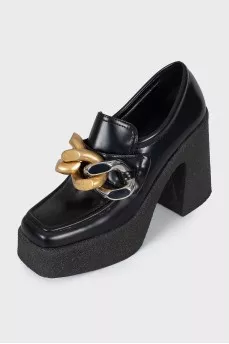 Leather ankle boots with chunky chain