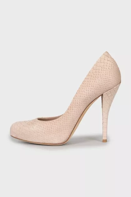 Leather shoes with snakeskin embossing