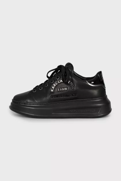 Leather sneakers with metal logo