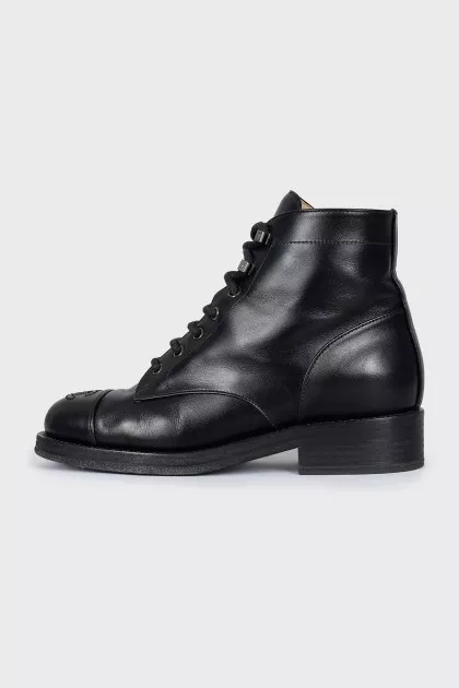 Leather boots with brand logo