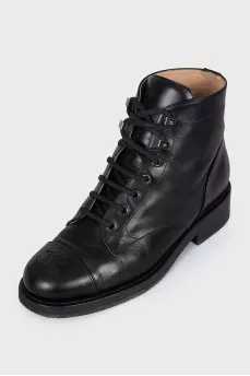 Leather boots with brand logo