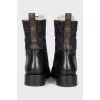 Insulated boots with brand logo