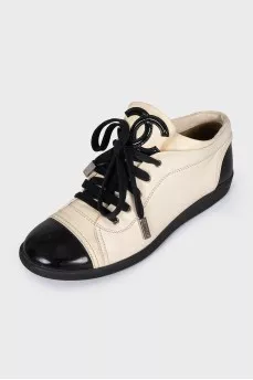 Leather sneakers with patent toe
