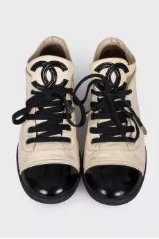Leather sneakers with patent toe