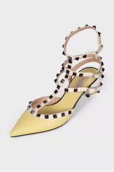 Туфли Rockstud желтого цвета