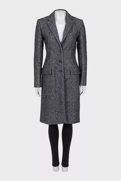 Fitted coat with buttons