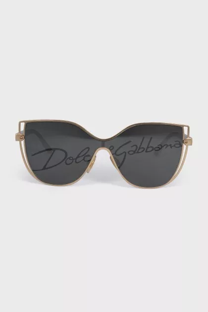 Sunglasses with brand logo on lenses