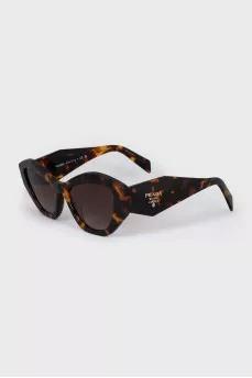 Sunglasses with gold logo