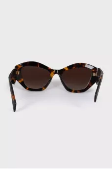Sunglasses with gold logo