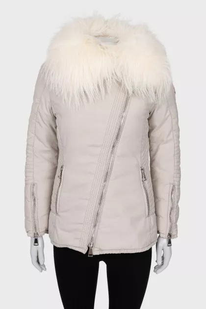 Fitted jacket with fur