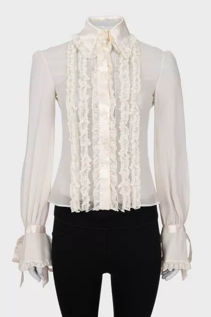 Blouse with lace ruffles
