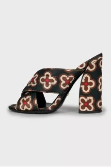 Textile sandals without fastener