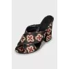 Textile sandals without fastener