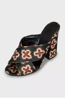 Textile sandals without fastener