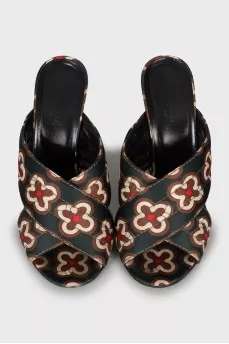 Textile sandals without fastener