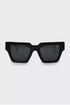 Rectangular sunglasses with gold temples