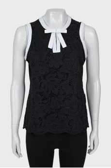 Blouse with lace and bow