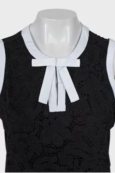 Blouse with lace and bow