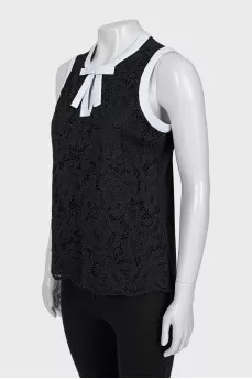Blouse with lace and bow