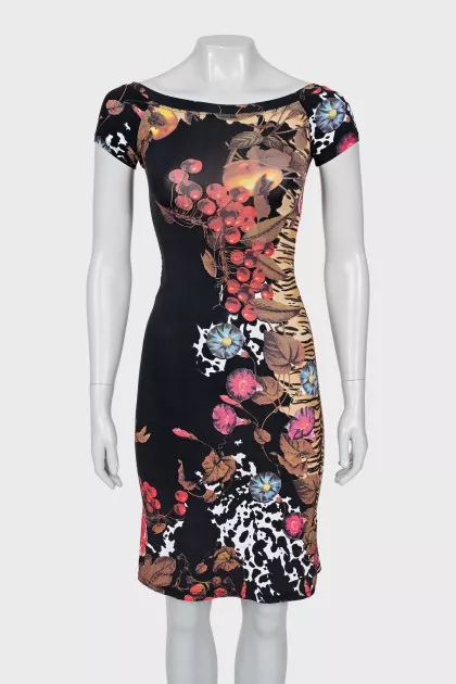 Fitted dress in a bright print