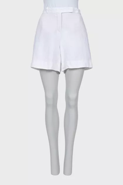 High waisted shorts in white
