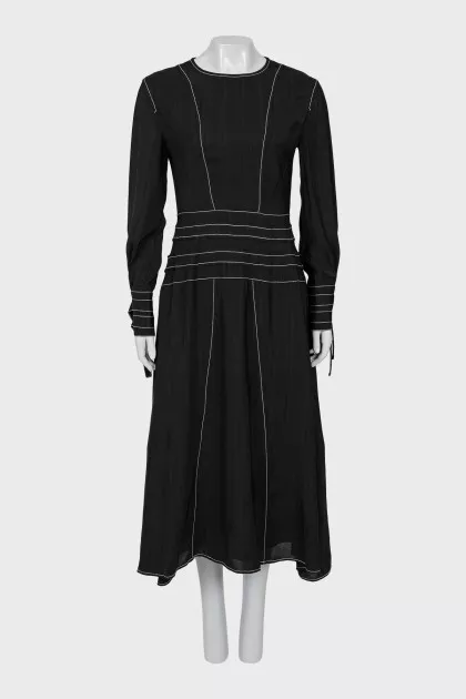 Fitted dress with contrast stitching