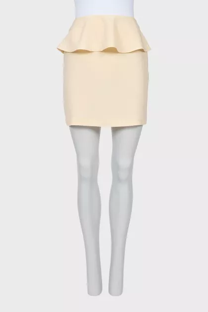 Skirt decorated with a peplum