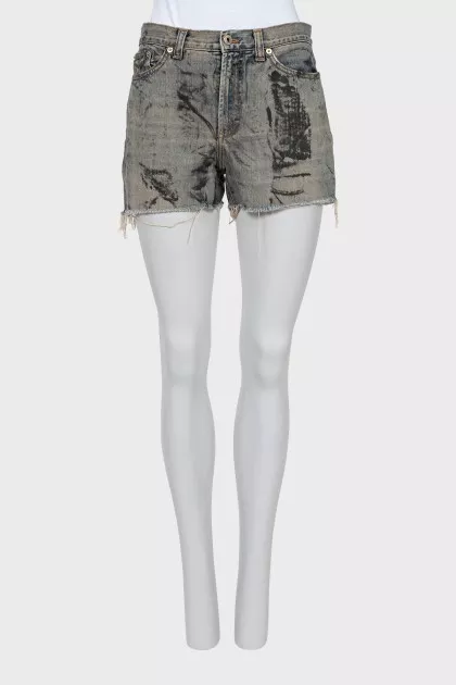 Denim shorts with pockets