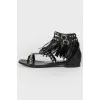 Leather leather sandals with a fringe with a tag