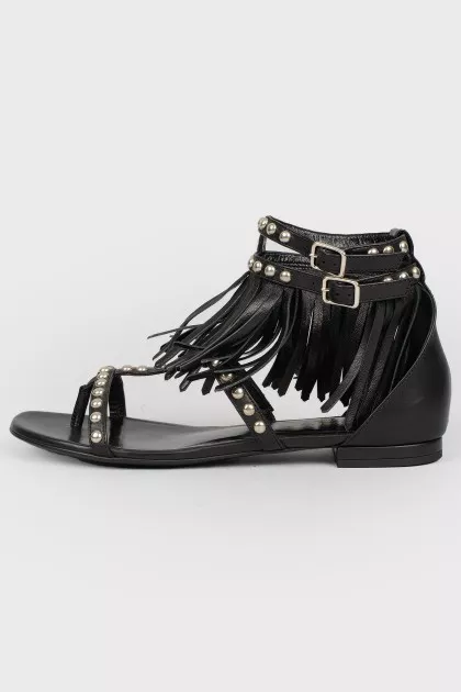 Leather leather sandals with a fringe with a tag