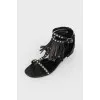 Leather leather sandals with a fringe with a tag